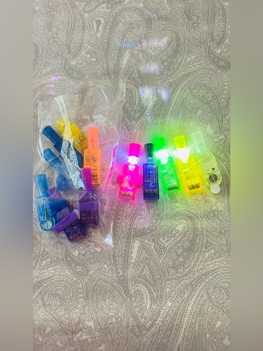 Dozen of Assorted  Finger Neon LED Mini Clip Lights - Multicolor
12 counts